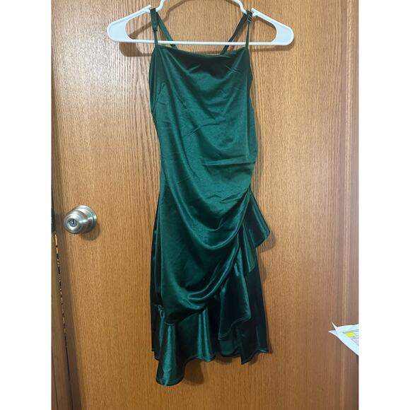 Emerald Sundae Body Con Dress Size Medium - Picture 2 of 4